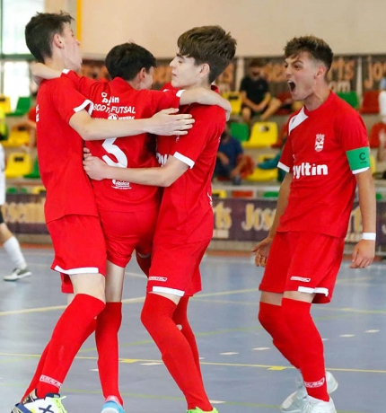 Los jugadores del Albolote Pyltin celebran uno de los goles en la final (ALBOLOTE FUTSAL)