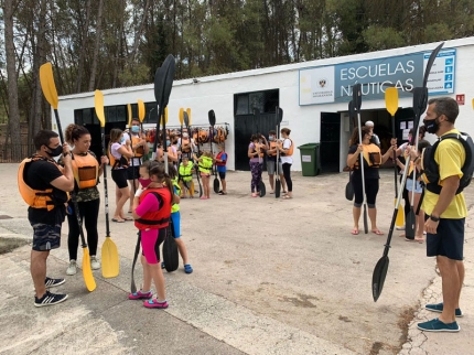 Los participantes recibieron las instrucciones para utilizar el kayak