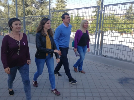 La portavoz de Podemos, Julliet W. Nieto junto a parlamentarios 