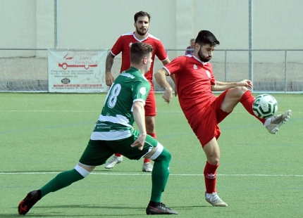 Una acción del derbi entre Céltic CF y FC Cubillas de la pasada jornada en División de Honor 