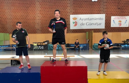 Antonio Almazán en el podio del Top 30 provincial (SPORTING ALBOLOTE TM)