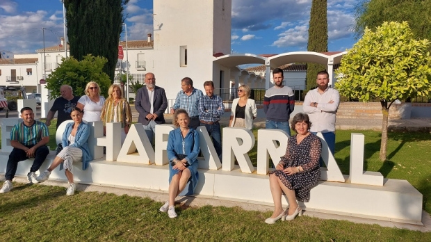 Miembros de la candidatura de Ciudadanos y simpatizantes en El Chaparral 