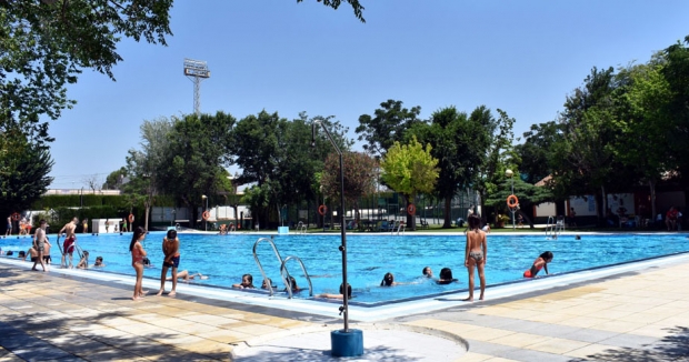 Los alboloteños podrán sofocar el calor de estos días en la piscina municipal (J. PALMA)