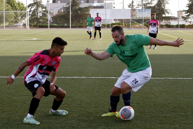 Serafín, jugador del CF Imperio, en un momento del encuentro ante el Atlético Salobreña (J. PALMA)