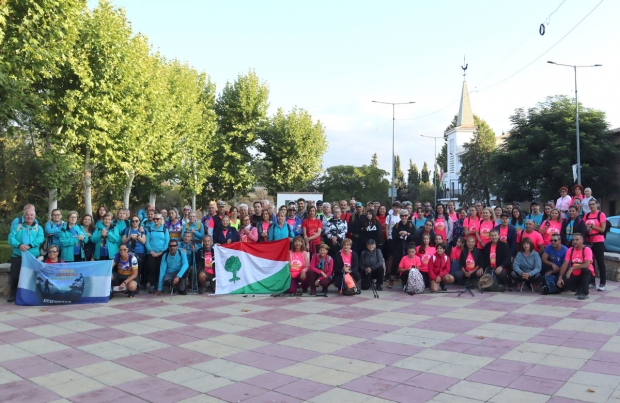 El grupo de peregrinos en la Plaza de Las Flores de El Chaparral desde donde arrancó este 2º Encuentro de Peregrinos