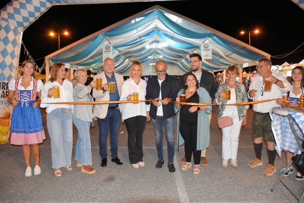 EL equipo de gobierno inauguró la feria de la cerveza 