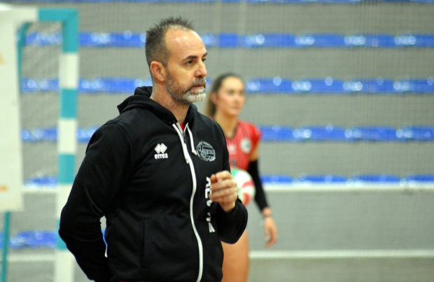 Esteban Férriz, entrenador del Nevadis Albolote, durante un partido (J. PALMA)