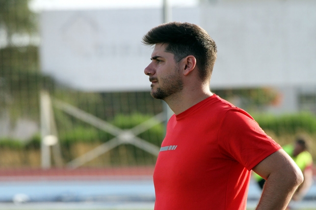 Julio Fabre, entrenador del CF Imperio, durante un partido (J. PALMA)